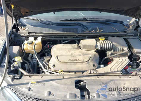 2021 Chrysler Voyager Lxi z USA, uszkodzony, nr VIN 2C4RC1DG2MR551912